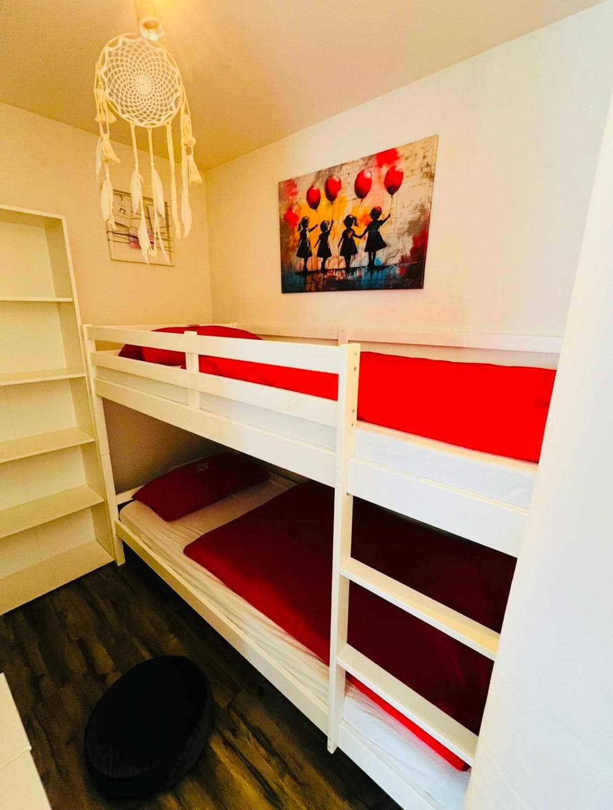 Kinderbereich mit Etagenbett und liebevoller Deko
